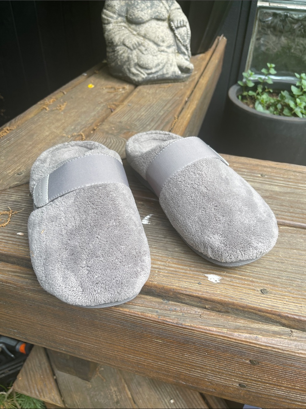 Women's Plush Slip-On Slippers in Light Gray